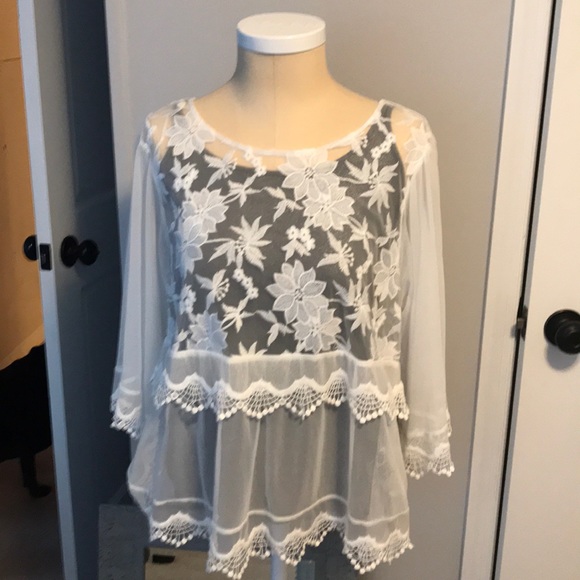 Vince Camuto Tops - Vince Camuto delicate sheer Top